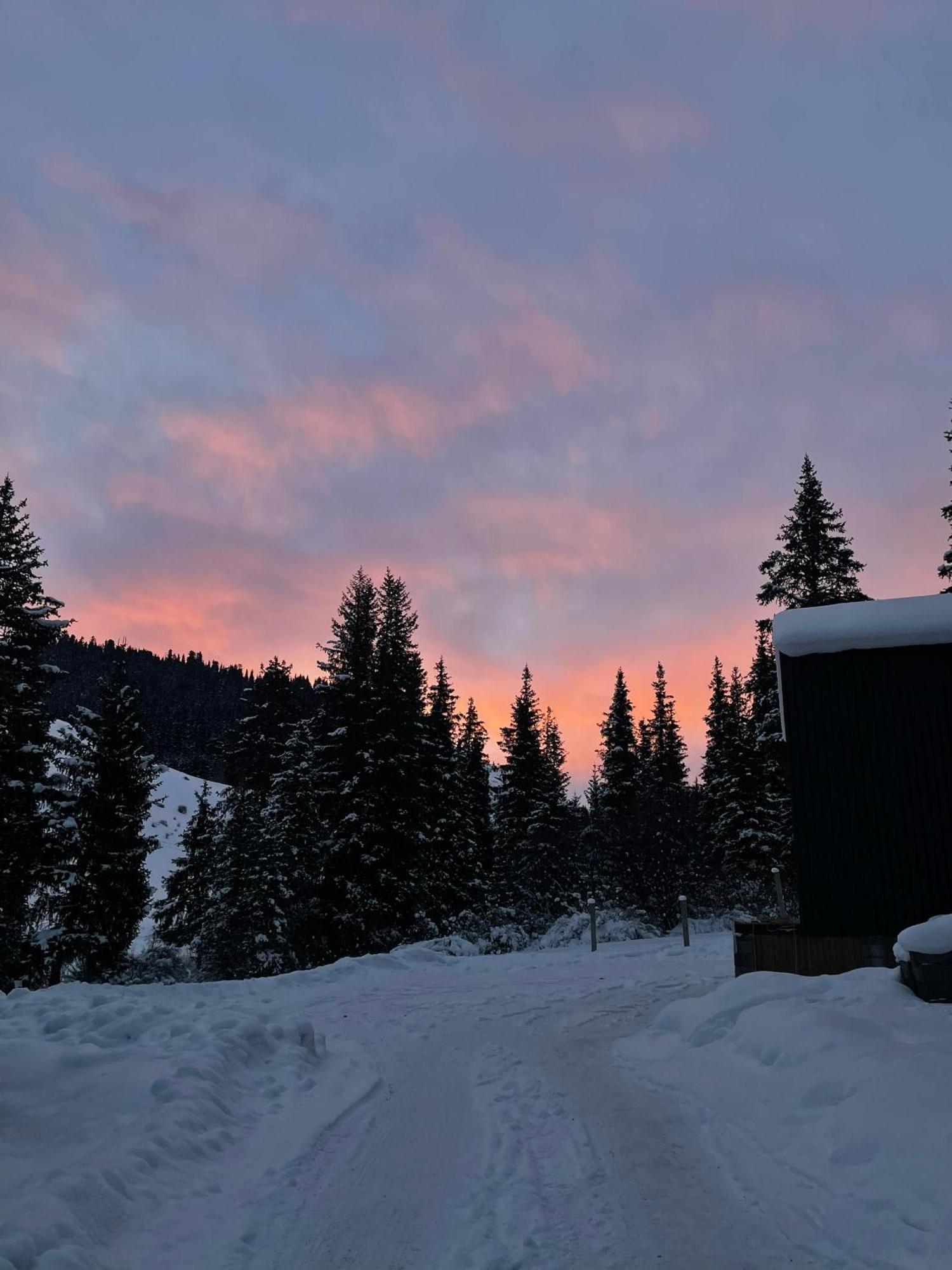 Toodoresort Karakol Exteriér fotografie